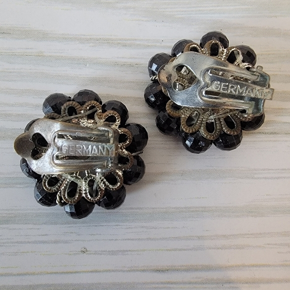 G17 Vintage Black Beaded Clip-on Earrings - Picture 2 of 4